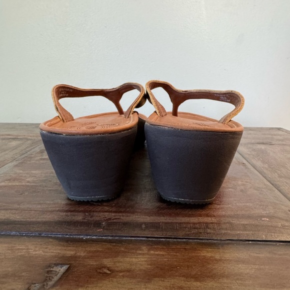 Olukai Hali’a brown gold leather wedge flip flop thong sandals women’s‎ 9 - Picture 5 of 9